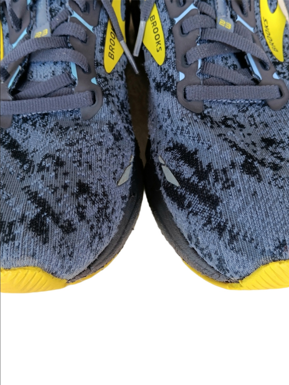 Brooks Adrenaline GTS 23 Running Shoe - Gray & Yellow Accent Lightweight Cushion - Picture 4 of 10